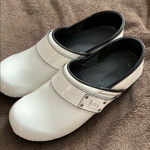 Koi nursing shoes